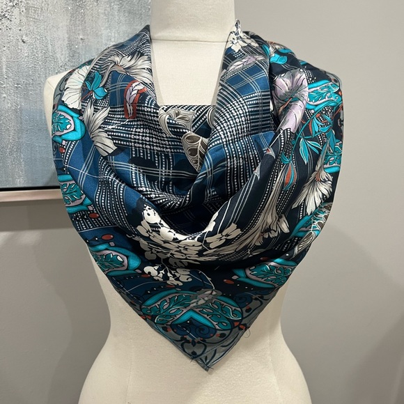 JW Johnny Was silk scarf - Picture 3 of 7